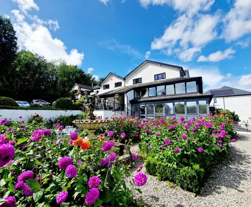 STEAM CRUISE INTO THE LAKES Hotel